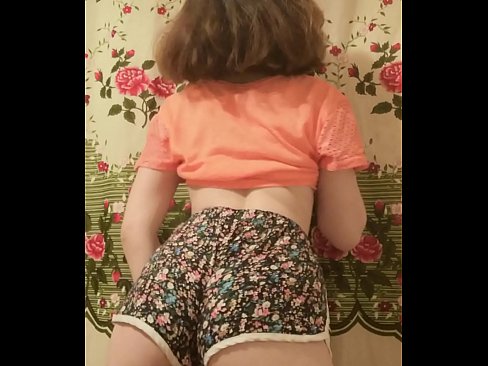 ❤️ セクシーな若いベイブがカメラでショーツを脱ぐ ❤️ アナルビデオ ❌️❤