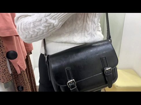 ❤️ 試着室でディルドを使った若い雌犬フェラルベリーの公開オナニー ❤️ アナルビデオ ❌️❤